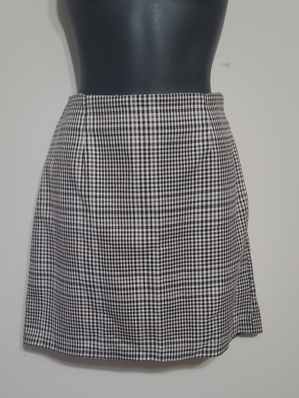 ⭐️ Dynamite Classic Black/White/Red Houndstooth A-Line Mini Skirt Sz Med